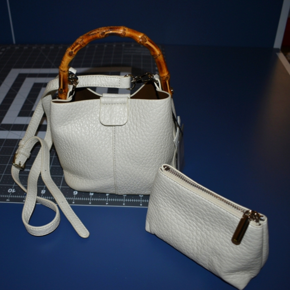 Cute white bucket bag with bamboo strap